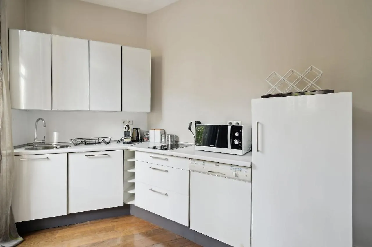 Champs-Elysees & Arc De Triomphe - City Apartment Paris