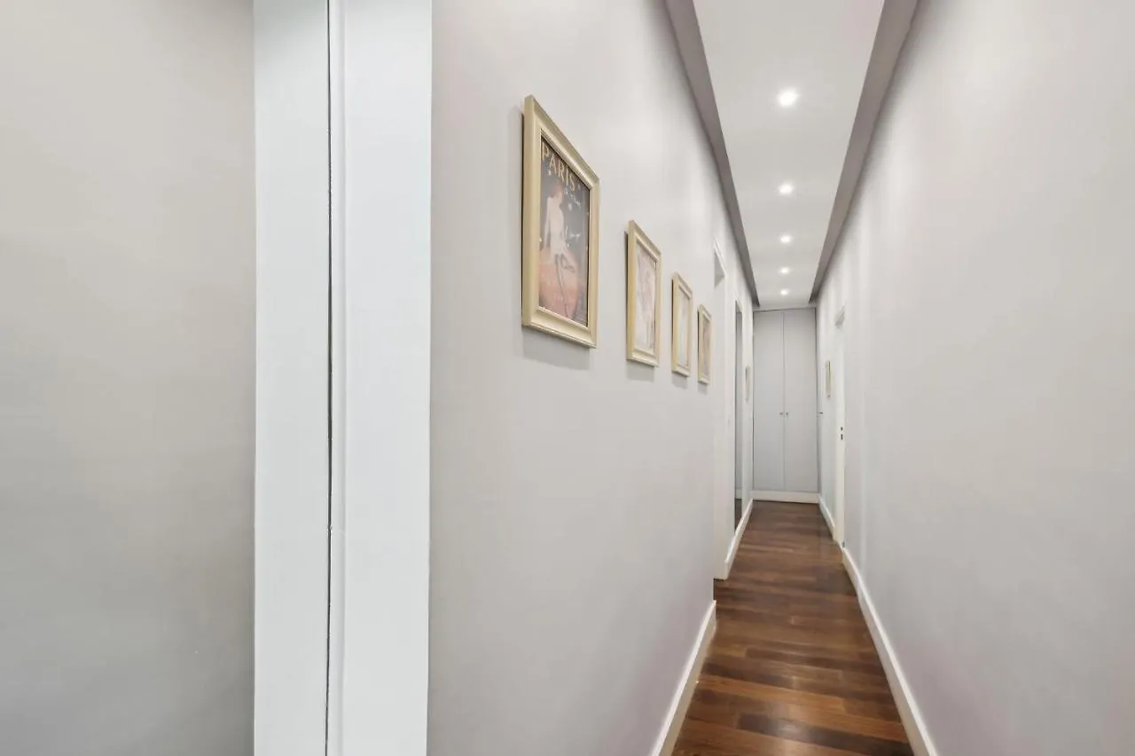Champs-Elysees & Arc De Triomphe - City Apartment Paris France