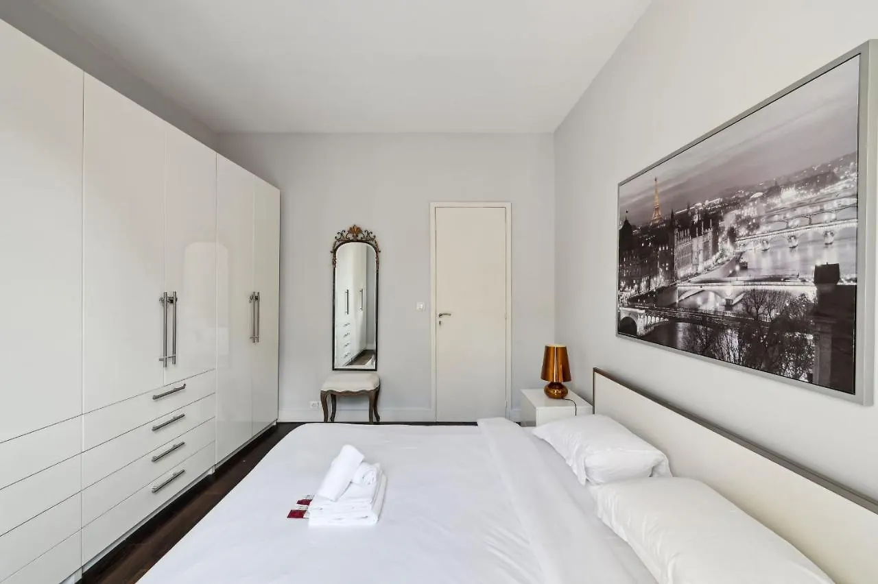 Champs-Elysees & Arc De Triomphe - City Apartment パリ