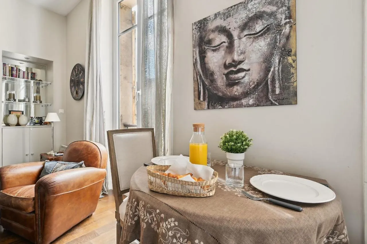 Champs-Elysees & Arc De Triomphe - City Apartment パリ フランス
