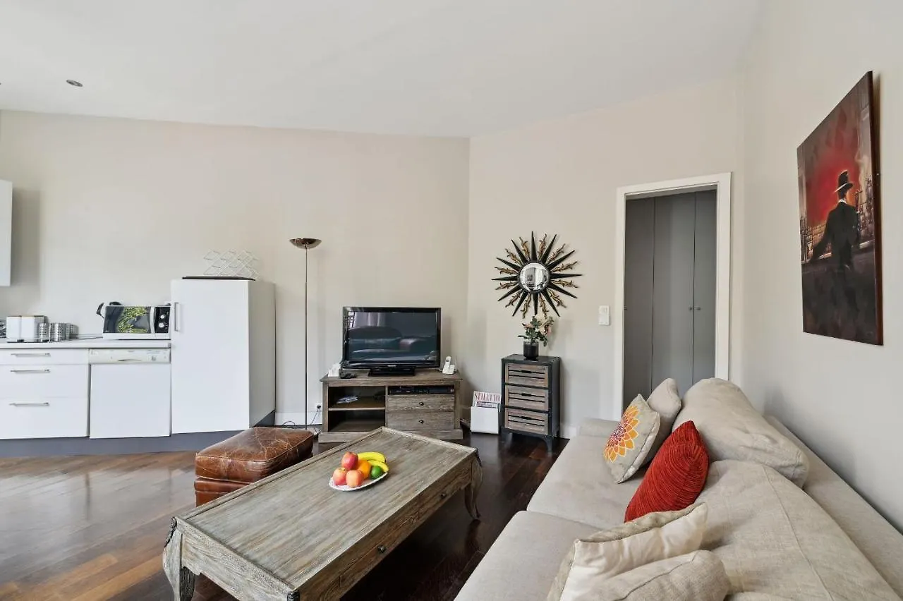 Champs-Elysees & Arc De Triomphe - City Apartment パリ