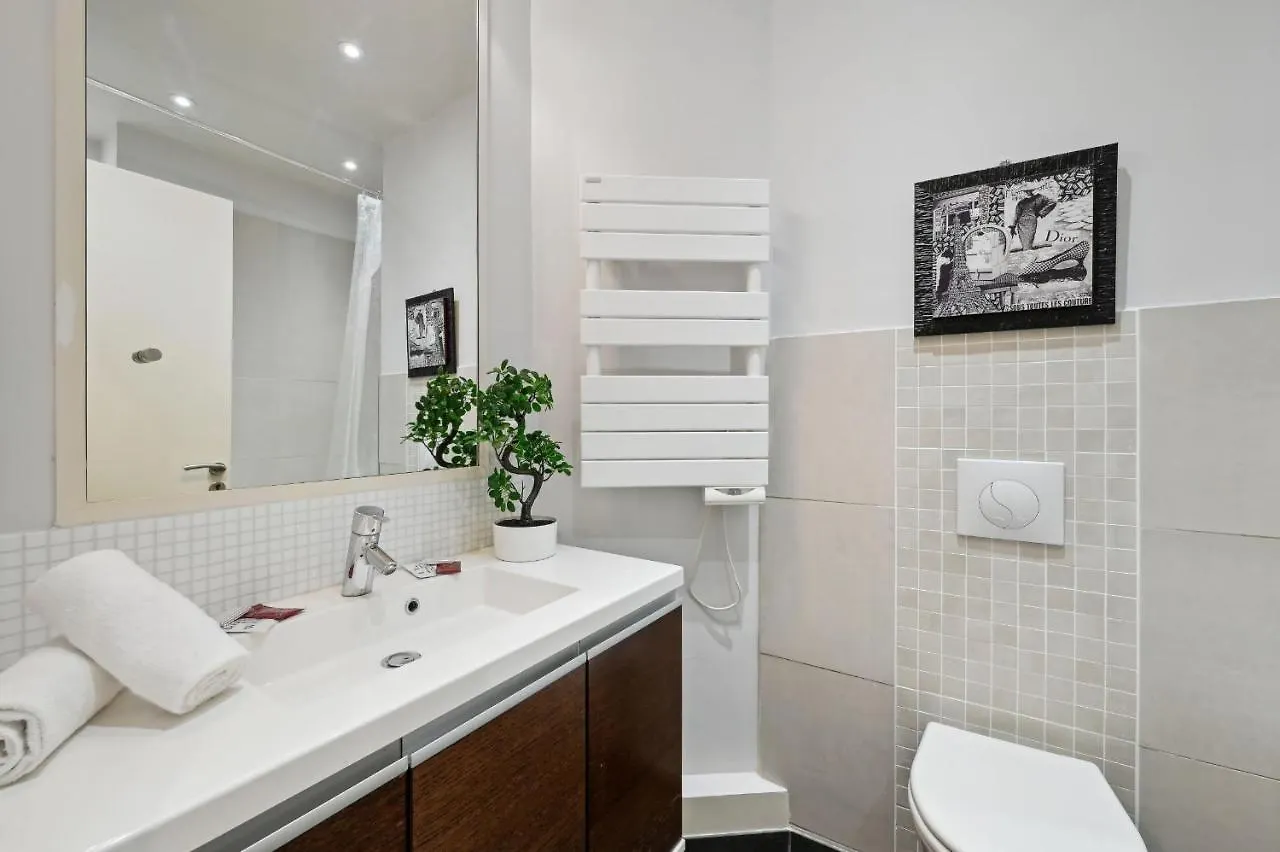 Champs-Elysees & Arc De Triomphe - City Apartment Paris 0*,