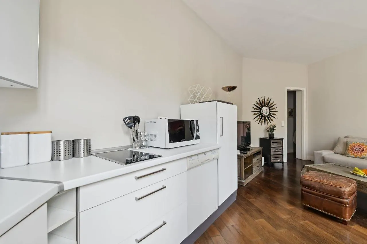 Champs-Elysees & Arc De Triomphe - City Apartment Paris