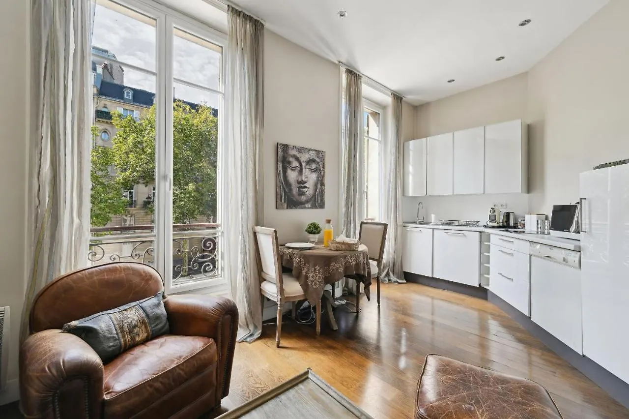 Champs-Elysees & Arc De Triomphe - City Apartment Paris France