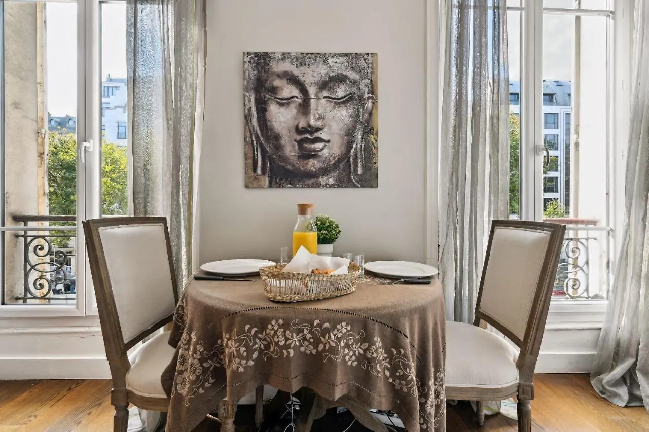 Champs-Elysees & Arc De Triomphe - City Apartment Paris