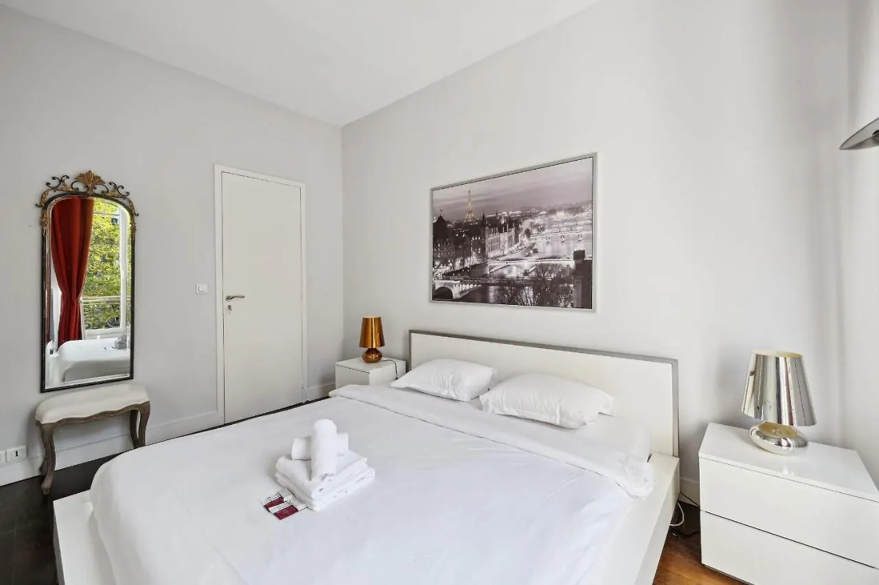 Champs-Elysees & Arc De Triomphe - City Apartment Paris